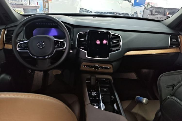 Used Volvo XC90 2024 B6 Zhiyi Luxury 7-Seater Center Console