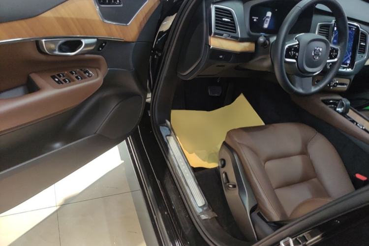 Used Volvo XC90 2024 B5 SmartDrive Luxury Edition 5 Seats Driver Seat