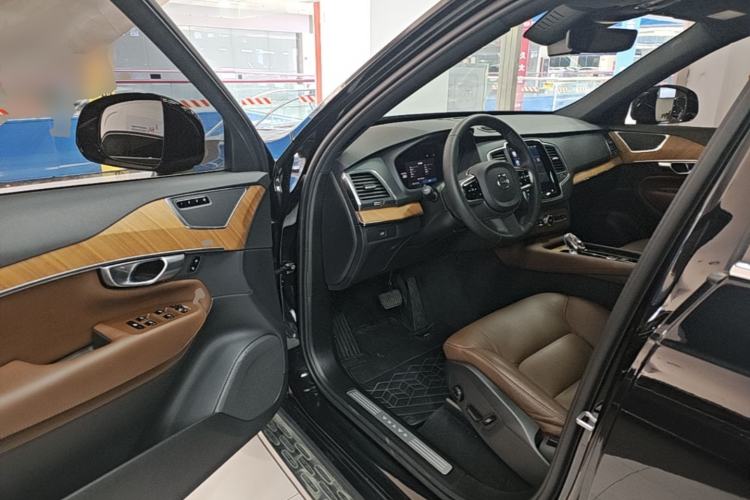 Used Volvo XC90 2024 B5 SmartDrive Luxury Edition 7-Seater Driver Seat