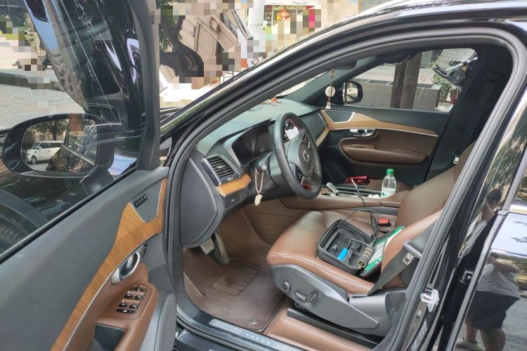 Used Volvo XC90 2024 B5 SmartDrive Luxury Edition 7-Seater Driver Seat