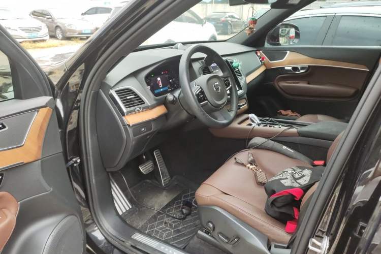 Used Volvo XC90 2024 B5 SmartDrive Luxury Edition 5 Seats Driver Seat