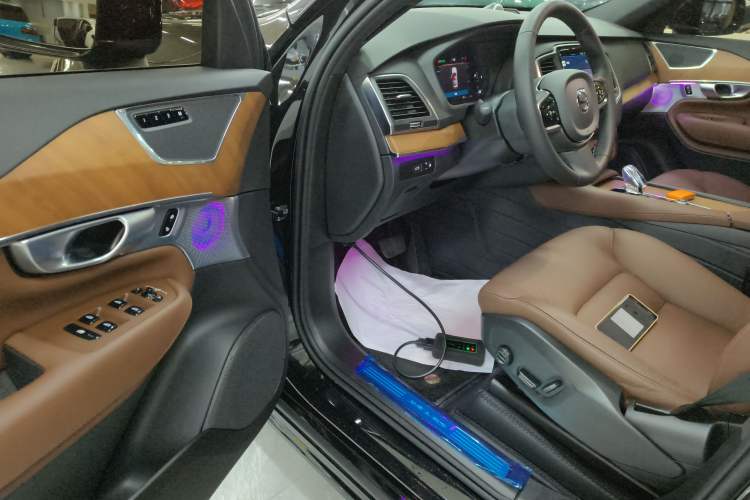 Used Volvo XC90 2024 B5 SmartDrive Luxury Edition 7-Seater Driver Seat