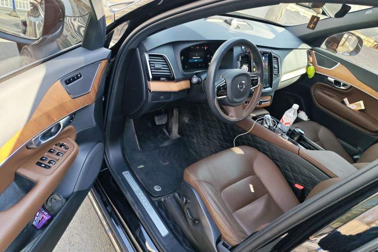 Used Volvo XC90 2024 B6 Zhiyi Luxury 7-Seater Driver Seat
