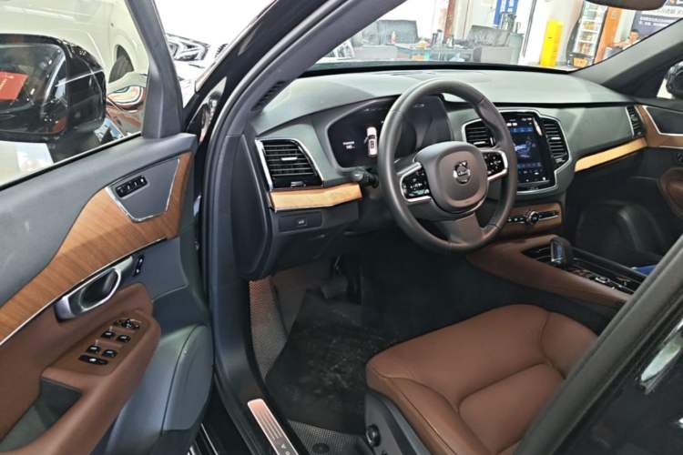 Used Volvo XC90 2024 B6 Zhiyi Luxury 7-Seater Driver Seat