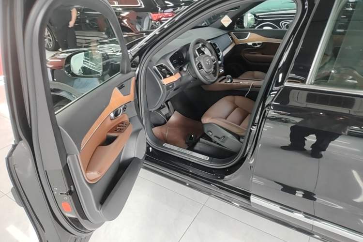 Used Volvo XC90 2024 B6 Zhiyi Luxury 7-Seater Driver Seat
