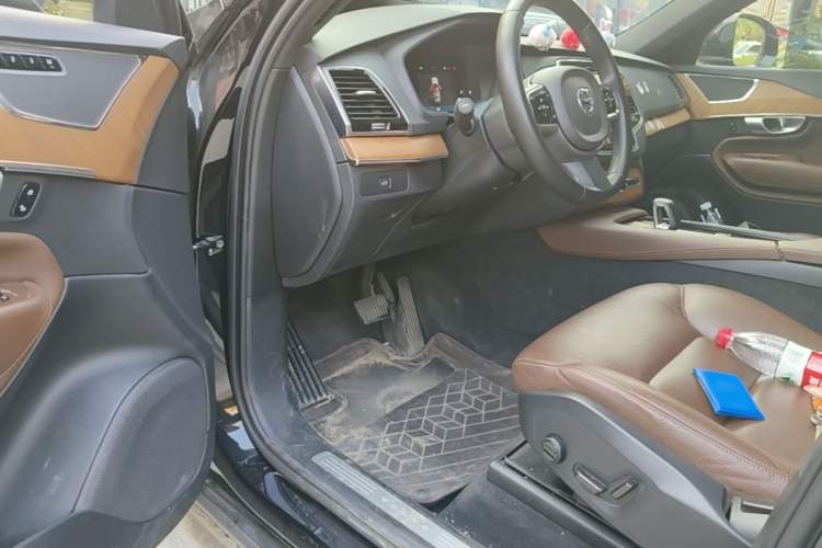 Used Volvo XC90 2024 B6 Zhiyi Luxury 7-Seater Driver Seat