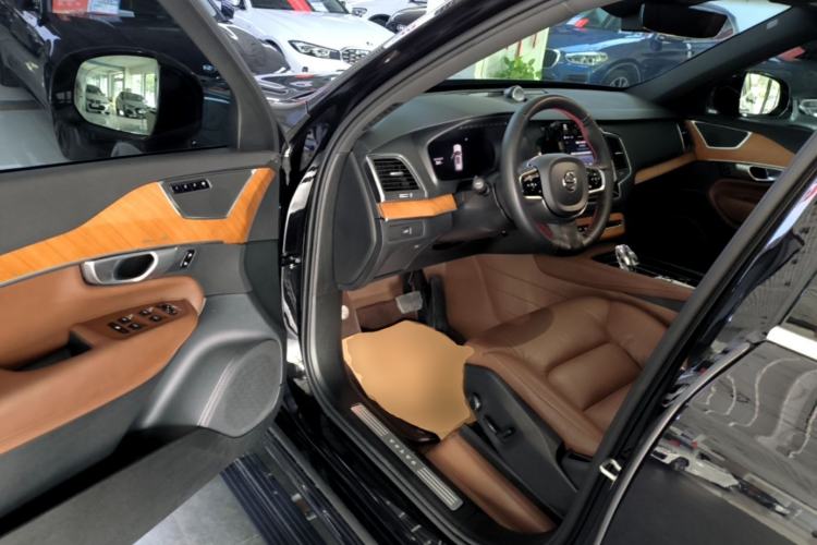 Used Volvo XC90 2024 B5 SmartDrive Luxury Edition 7-Seater Driver Seat