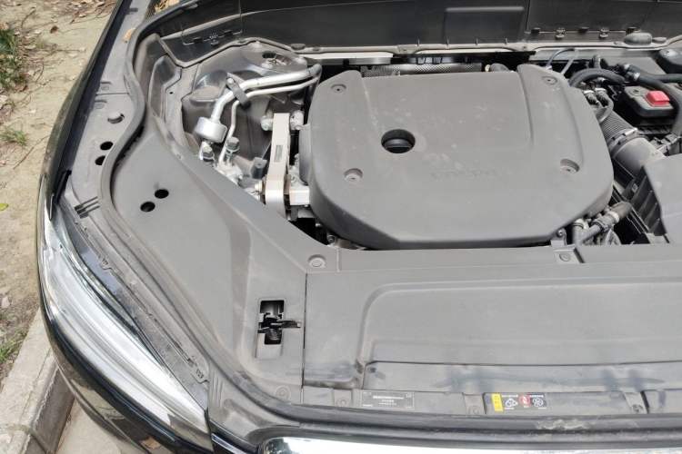 Used Volvo XC90 2024 B6 Zhiyi Luxury 7-Seater Engine Bay Right