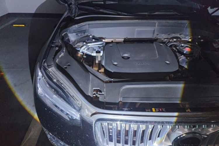 Used Volvo XC90 2024 B6 Zhiyi Luxury 7-Seater Engine Bay Right