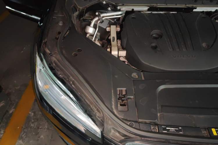 Used Volvo XC90 2024 B5 SmartDrive Luxury Edition 7-Seater Engine Bay Right