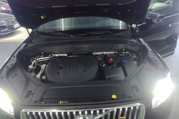 Used Volvo XC90 2024 B5 SmartDrive Luxury Edition 5 Seats Engine Bay
