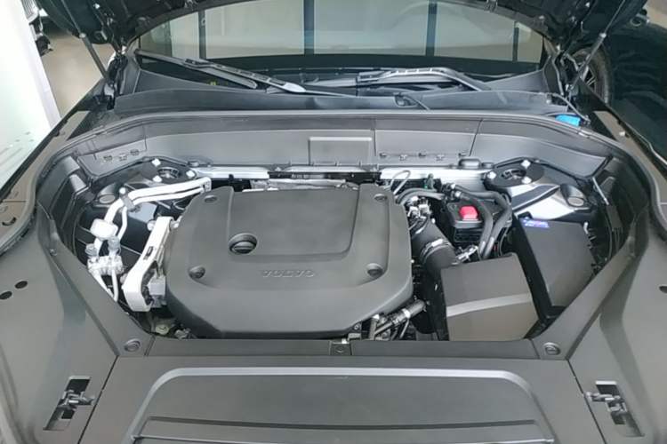 Used Volvo XC90 2024 B6 Zhiyi Luxury 7-Seater Engine Bay