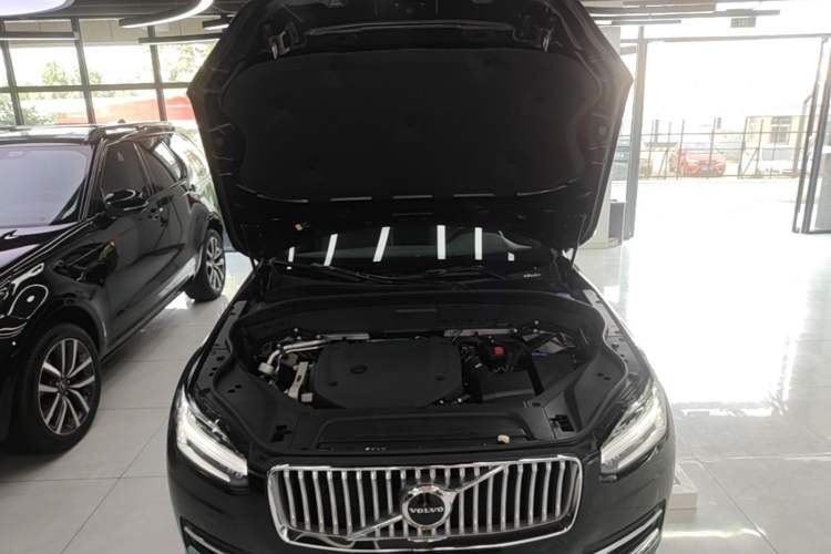 Used Volvo XC90 2024 B6 Zhiyi Luxury 7-Seater Engine Bay