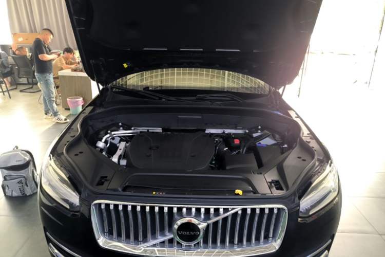 Used Volvo XC90 2024 B5 SmartDrive Luxury Edition 7-Seater Engine Bay