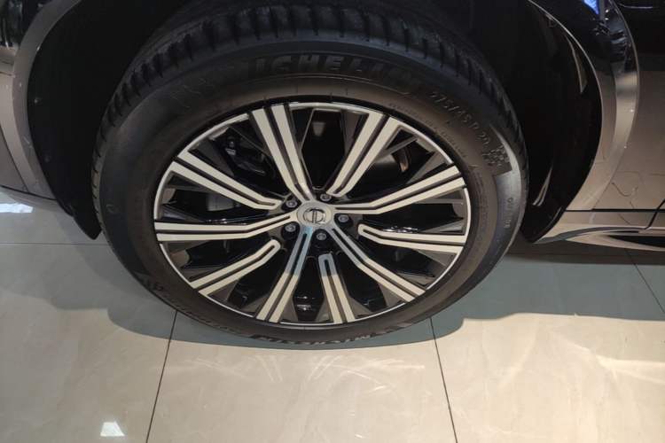Used Volvo XC90 2024 B5 SmartDrive Luxury Edition 5 Seats Exterior 4