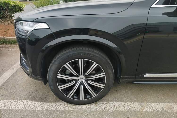 Used Volvo XC90 2024 B5 SmartDrive Luxury Edition 5 Seats Exterior 4