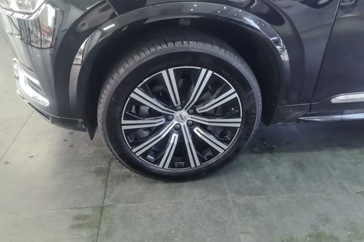 Used Volvo XC90 2024 B5 SmartDrive Luxury Edition 5 Seats Exterior 4