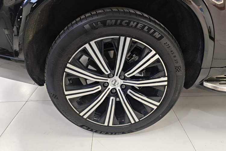 Used Volvo XC90 2024 B5 SmartDrive Luxury Edition 7-Seater Exterior 5