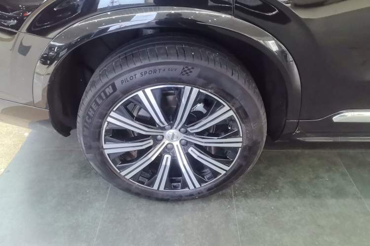 Used Volvo XC90 2024 B5 SmartDrive Luxury Edition 5 Seats Exterior 5