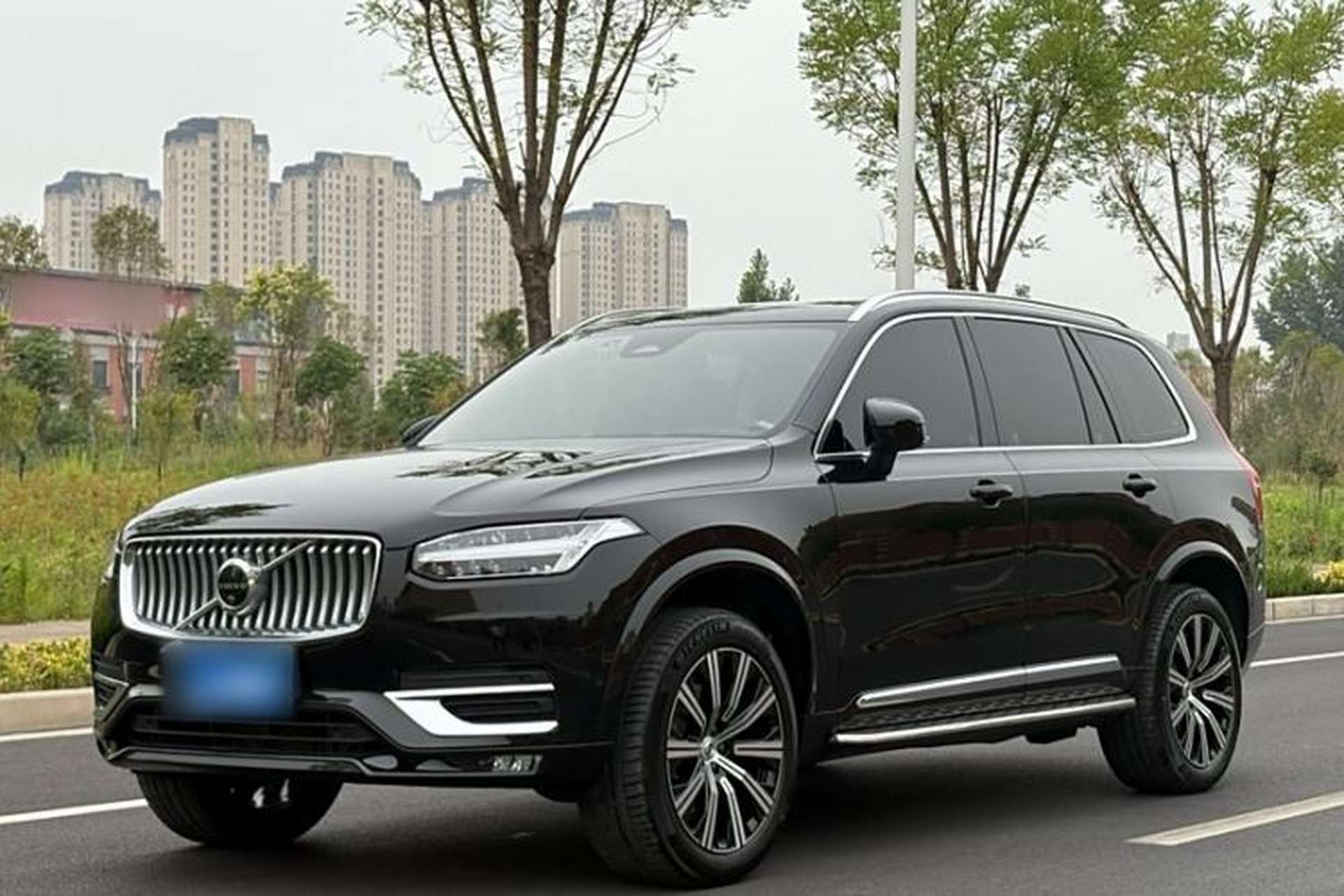 Used Volvo XC90 2024 B6 Zhiya Luxury 7-Seater Front Left 45 Deg