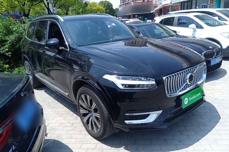 Used Volvo XC90 2024 B6 Zhiyi Luxury 7-Seater Front Right 45 Deg