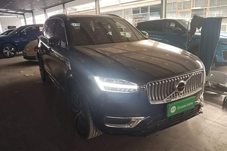 Used Volvo XC90 2024 B5 SmartDrive Luxury Edition 5 Seats Front Right 45 Deg