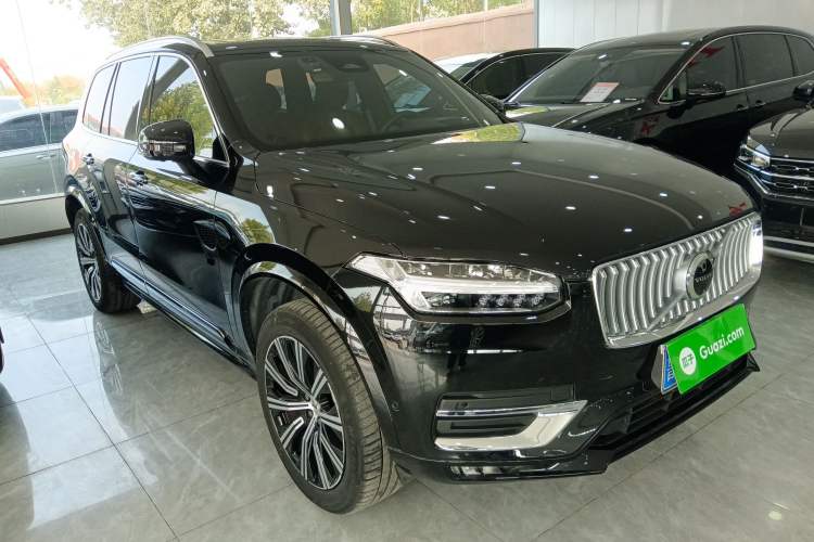 Used Volvo XC90 2024 B6 Zhiya Luxury 7-Seater Front Right 45 Deg