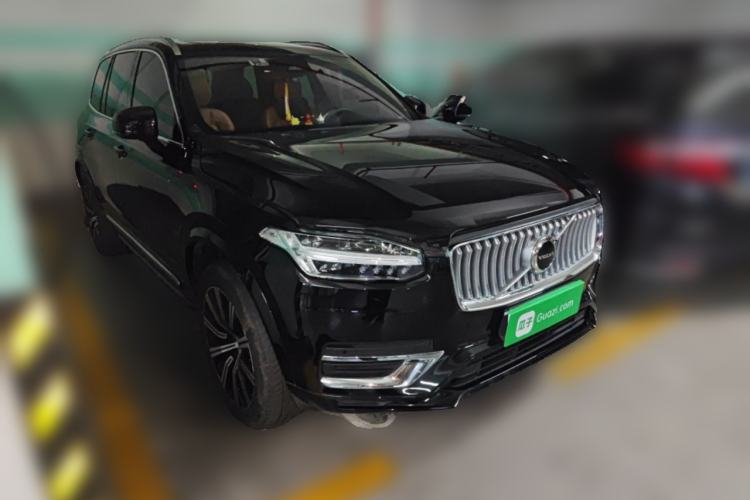 Used Volvo XC90 2024 B5 SmartDrive Luxury Edition 7-Seater Front Right 45 Deg