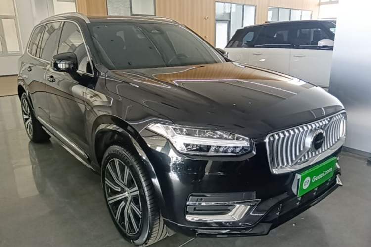 Used Volvo XC90 2024 B6 Zhiyi Luxury 7-Seater Front Right 45 Deg