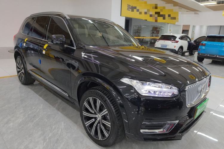 Used Volvo XC90 2024 B5 SmartDrive Luxury Edition 7-Seater Front Right 45 Deg
