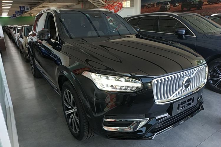Used Volvo XC90 2024 B6 Zhiyi Luxury 7-Seater Front Right 45 Deg