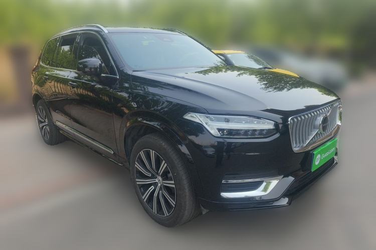 Used Volvo XC90 2024 B5 SmartDrive Luxury Edition 7-Seater Front Right 45 Deg