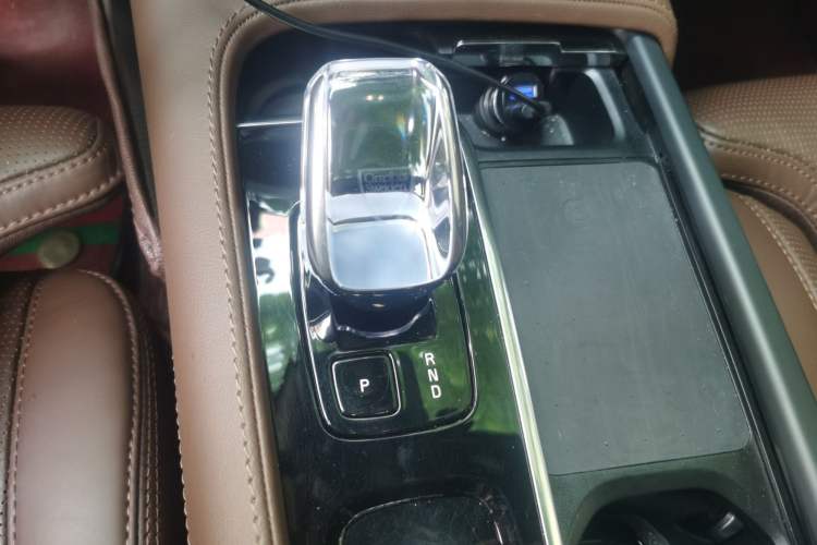 Used Volvo XC90 2024 B6 Zhiya Luxury 7-Seater Gear Lever
