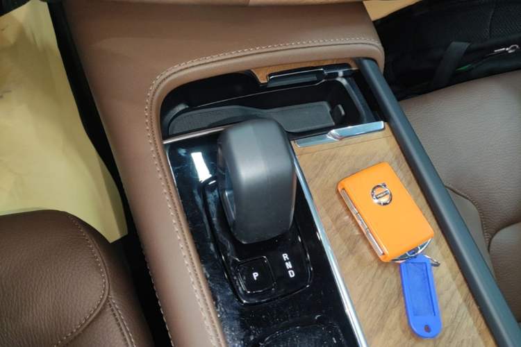 Used Volvo XC90 2024 B5 SmartDrive Luxury Edition 5 Seats Gear Lever