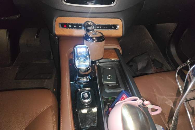 Used Volvo XC90 2024 B6 Zhiyi Luxury 7-Seater Gear Lever