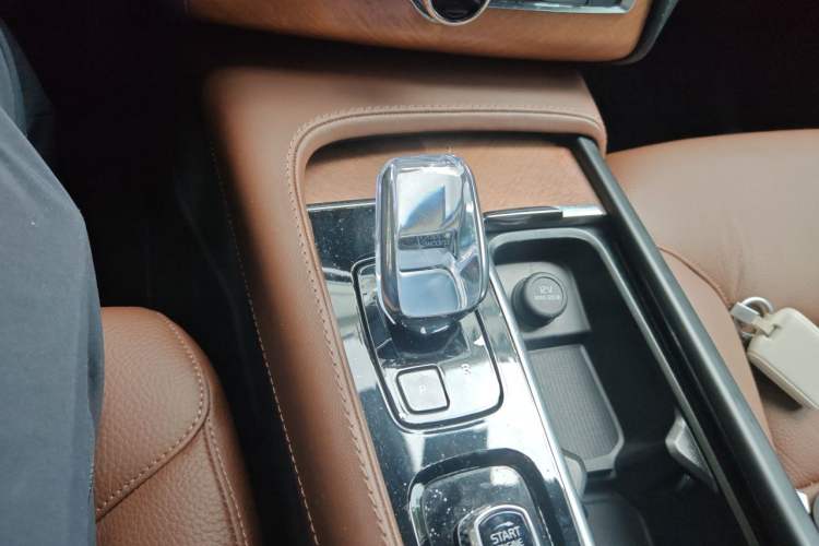 Used Volvo XC90 2024 B6 Zhiyi Luxury 7-Seater Gear Lever