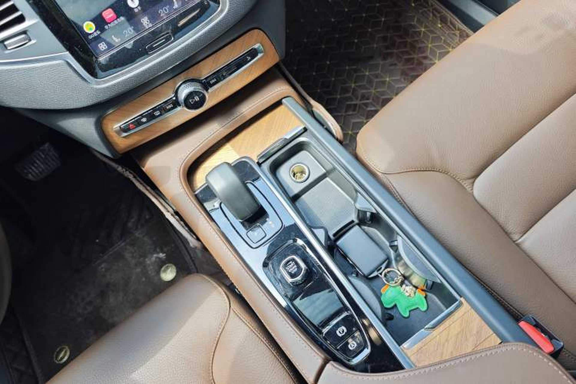 Used Volvo XC90 2024 B5 SmartDrive Luxury Edition 5 Seats Gear Lever