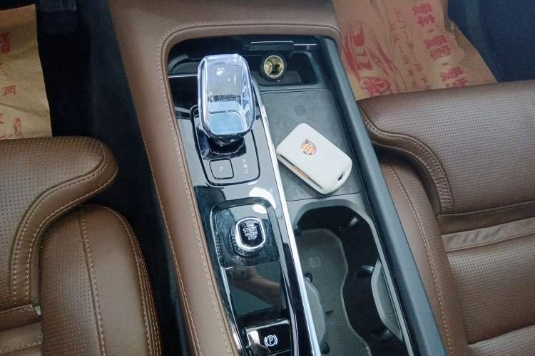 Used Volvo XC90 2024 B6 Zhiya Luxury 7-Seater Gear Lever