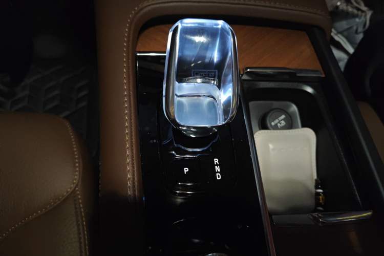 Used Volvo XC90 2024 B5 SmartDrive Luxury Edition 7-Seater Gear Lever