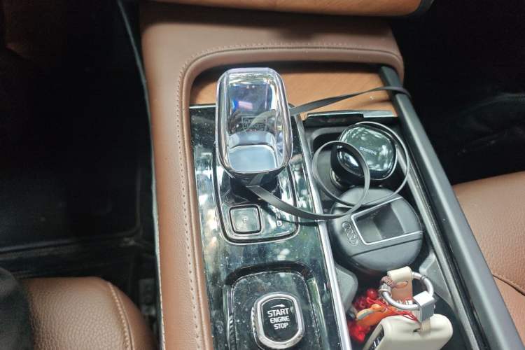 Used Volvo XC90 2024 B6 Zhiyi Luxury 7-Seater Gear Lever