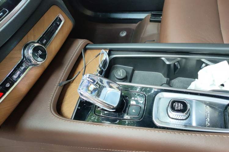 Used Volvo XC90 2024 B5 SmartDrive Luxury Edition 7-Seater Gear Lever