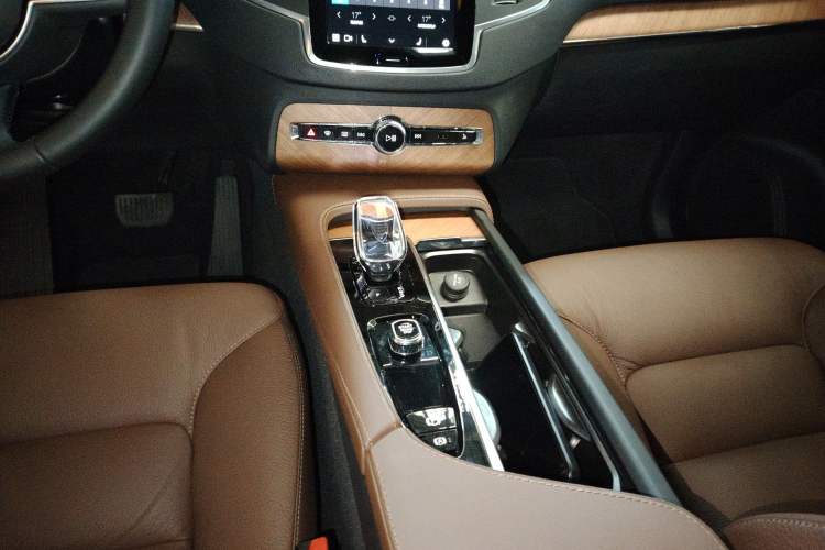 Used Volvo XC90 2024 B5 SmartDrive Luxury Edition 7-Seater Gear Lever