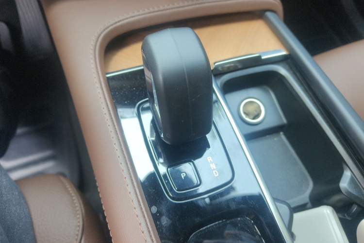 Used Volvo XC90 2024 B5 SmartDrive Luxury Edition 7-Seater Gear Lever