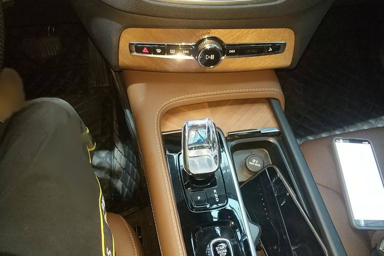 Used Volvo XC90 2024 B5 SmartDrive Luxury Edition 5 Seats Gear Lever