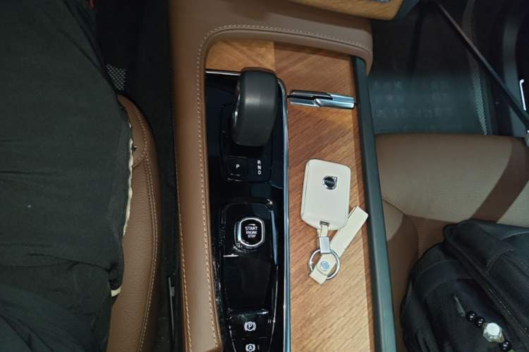 Used Volvo XC90 2024 B6 Zhiyi Luxury 7-Seater Gear Lever