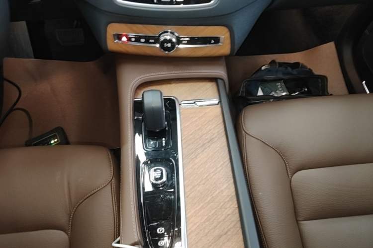 Used Volvo XC90 2024 B6 Zhiyi Luxury 7-Seater Gear Lever