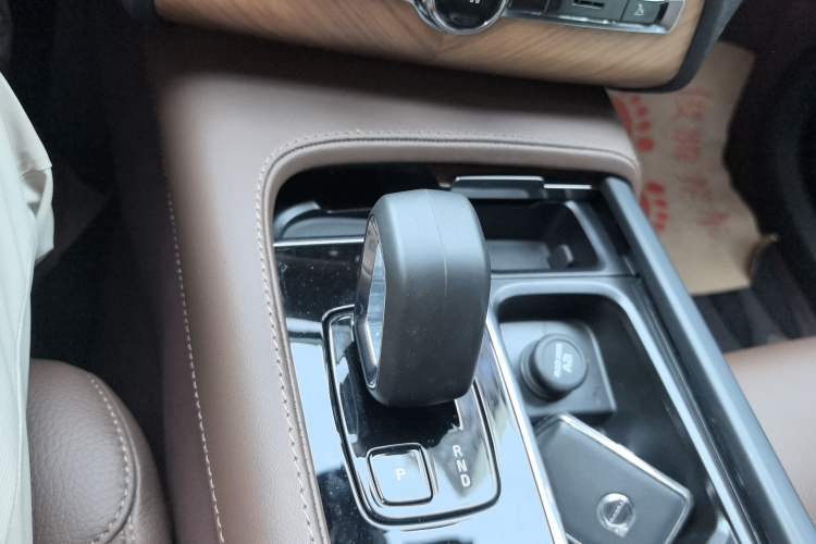 Used Volvo XC90 2024 B6 Zhiyi Luxury 7-Seater Gear Lever