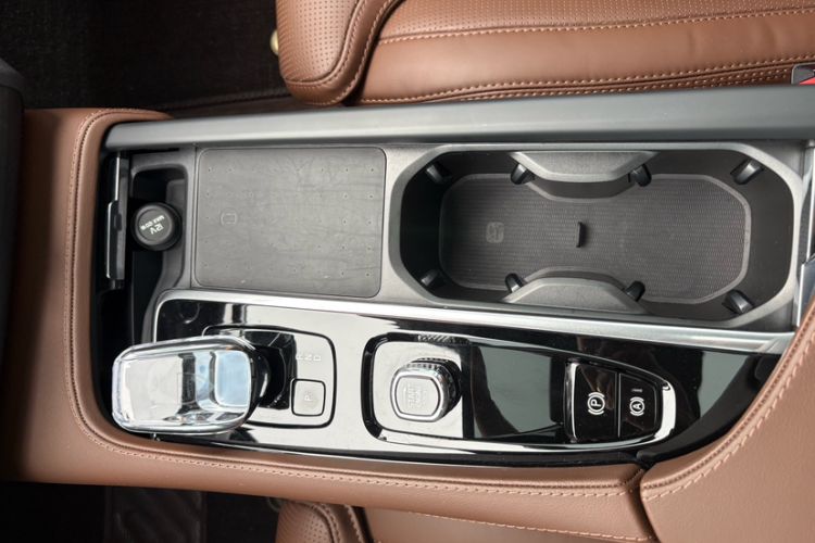 Used Volvo XC90 2024 B6 Zhiya Luxury 7-Seater Interior 2