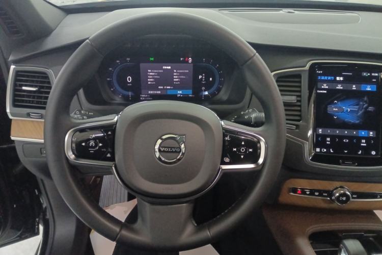 Used Volvo XC90 2024 B5 SmartDrive Luxury Edition 5 Seats Interior 2