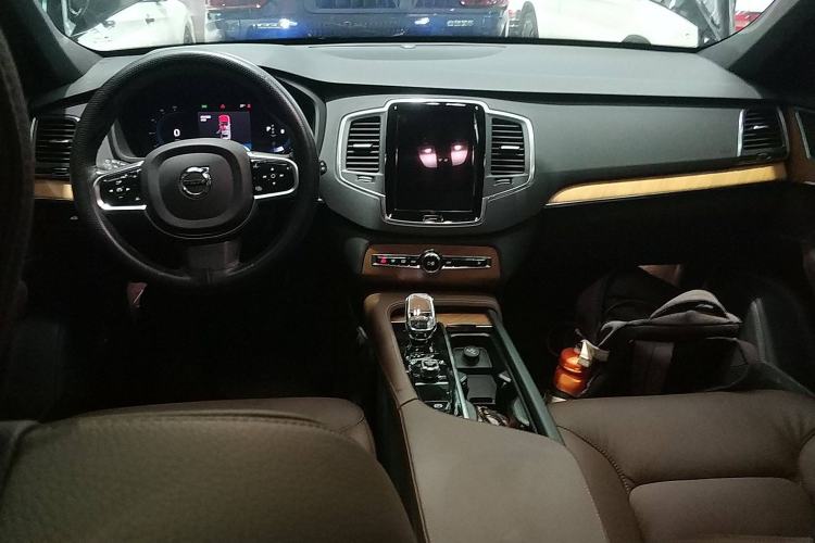 Used Volvo XC90 2024 B5 SmartDrive Luxury Edition 5 Seats Interior 2